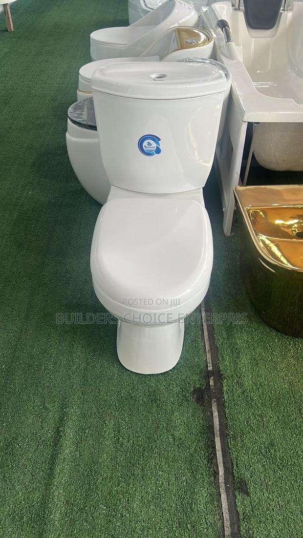 Close Couple Water Closet Wc · Photo 1