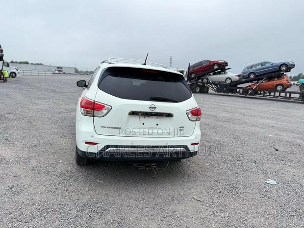 Nissan Pathfinder 2016 White · Photo 2