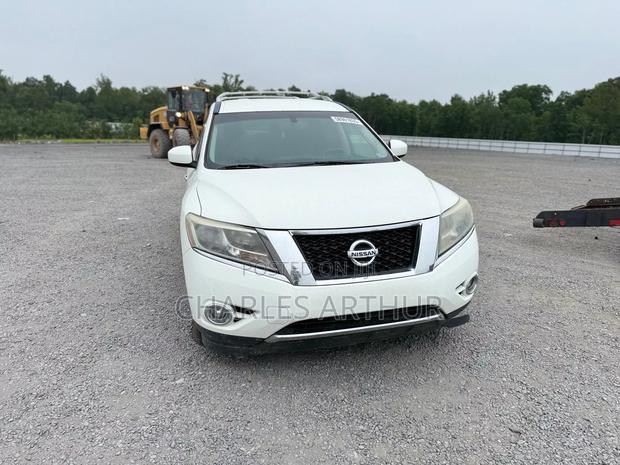 Nissan Pathfinder 2016 White · Photo 3