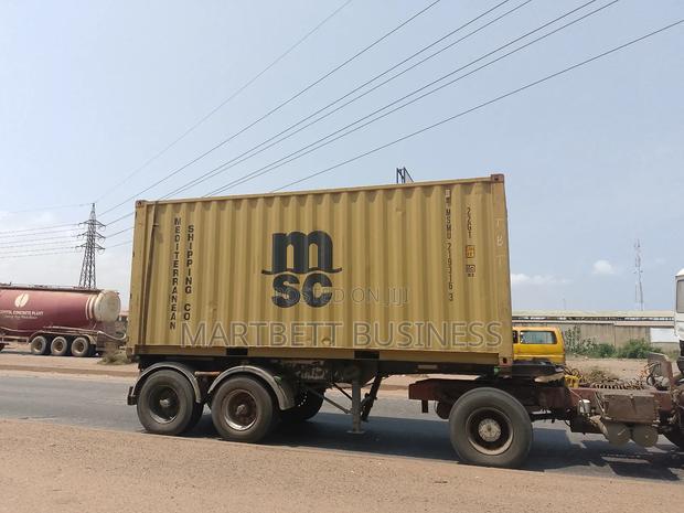 Foreign Containers 20feeter and 40feeter · Photo 1