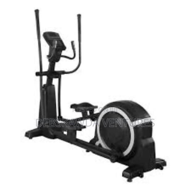 Cross Trainer Commercial · Photo 2