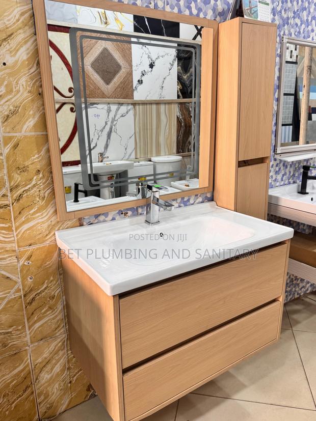 Cabinet Basin and Mirror With Tap Complete · Photo 1
