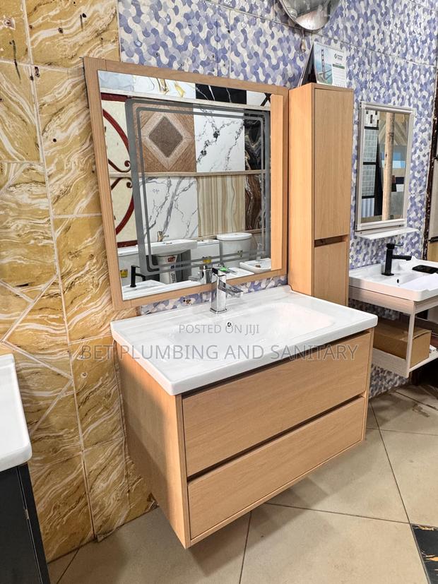 Cabinet Basin and Mirror With Tap Complete · Photo 2