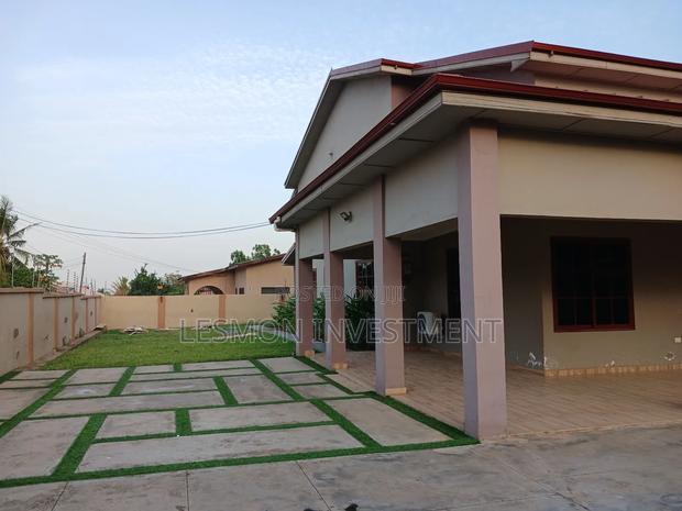 6bdrm House in Ashongman Estate for sale · Photo 2