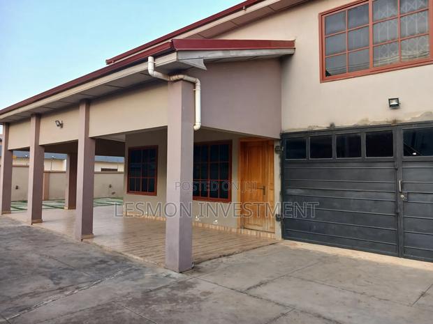 6bdrm House in Ashongman Estate for sale · Photo 3