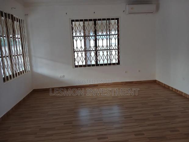 6bdrm House in Ashongman Estate for sale · Photo 5
