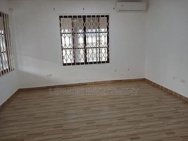 6bdrm House in Ashongman Estate for sale · Photo 6