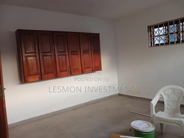 6bdrm House in Ashongman Estate for sale · Photo 8