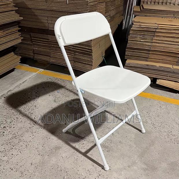 Premium Quality Plastic Folding Chair for Conference Etc · Photo 1