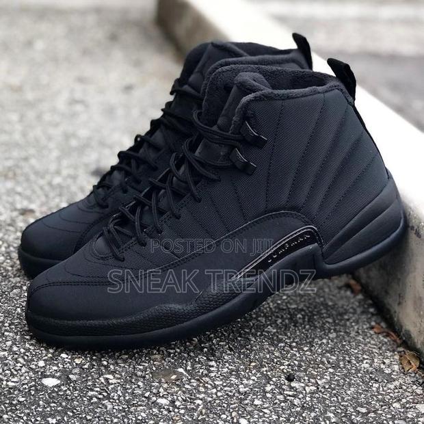 Air Jordan R12 Jumpman Black · Photo 1