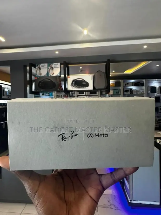 Meta Rayban Wayfarer Glasses With Transition · Photo 1