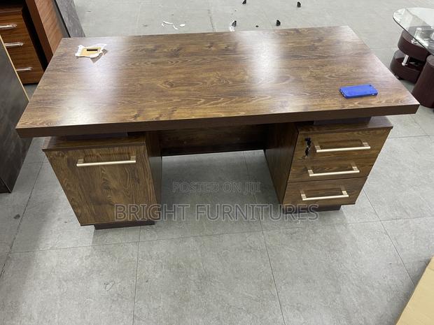 Office/Home Desk With Drawers · Photo 4