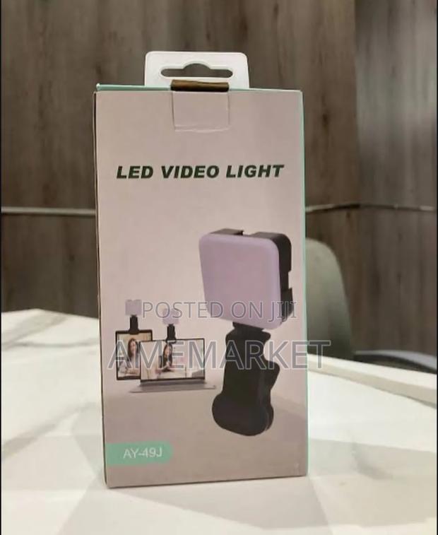 Light for Phones and Laptop Computer. Ay-49j Led Video Light · Photo 1