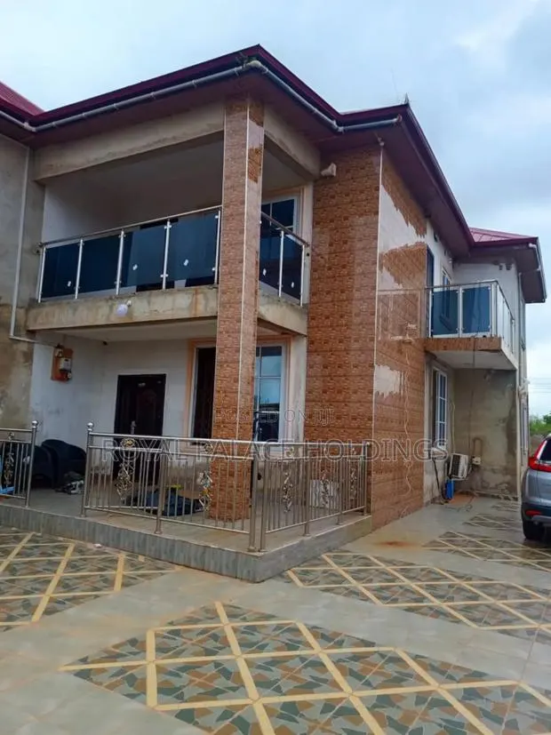 5bdrm Duplex in Oyibi for sale · Photo 1