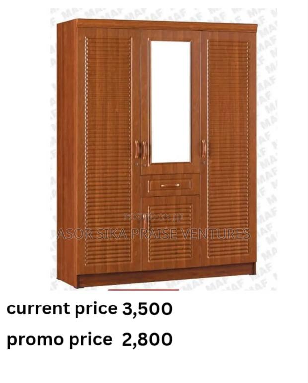 Wardrobe Wooden · Photo 1