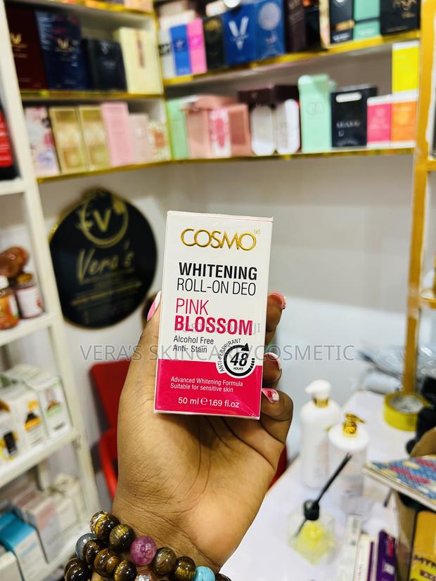 Cosmo Whitening Roll On · Photo 3