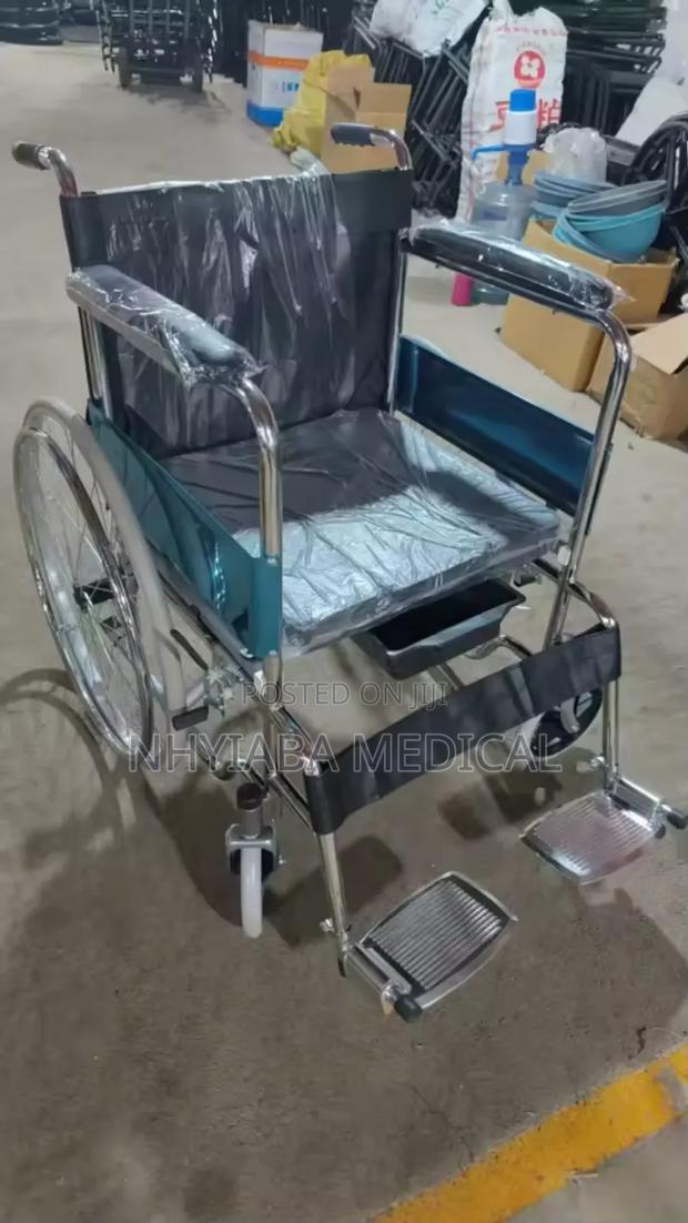 Wheelchair Commode Short Back · Photo 1