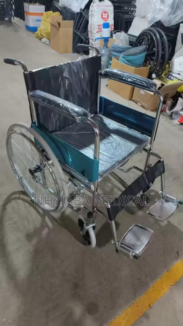 Wheelchair Commode Short Back · Photo 2