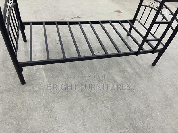 Metal Bunk Bed · Photo 2