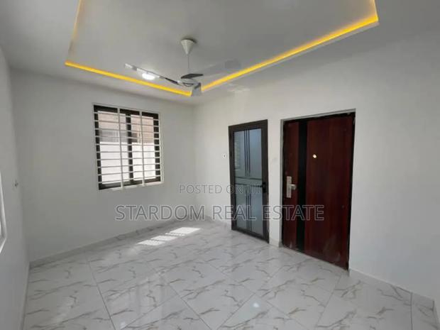 2bdrm Duplex in Lashibi for sale · Photo 6
