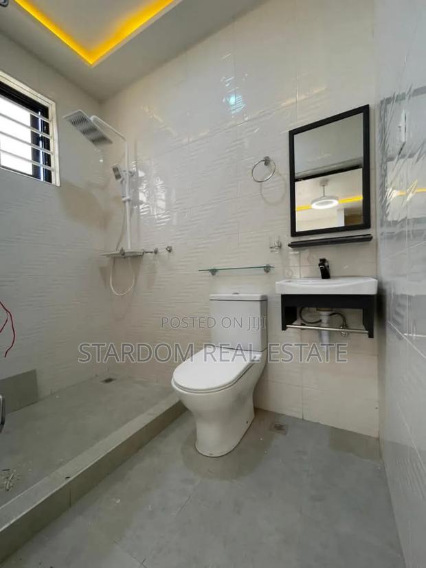 2bdrm Duplex in Lashibi for sale · Photo 8