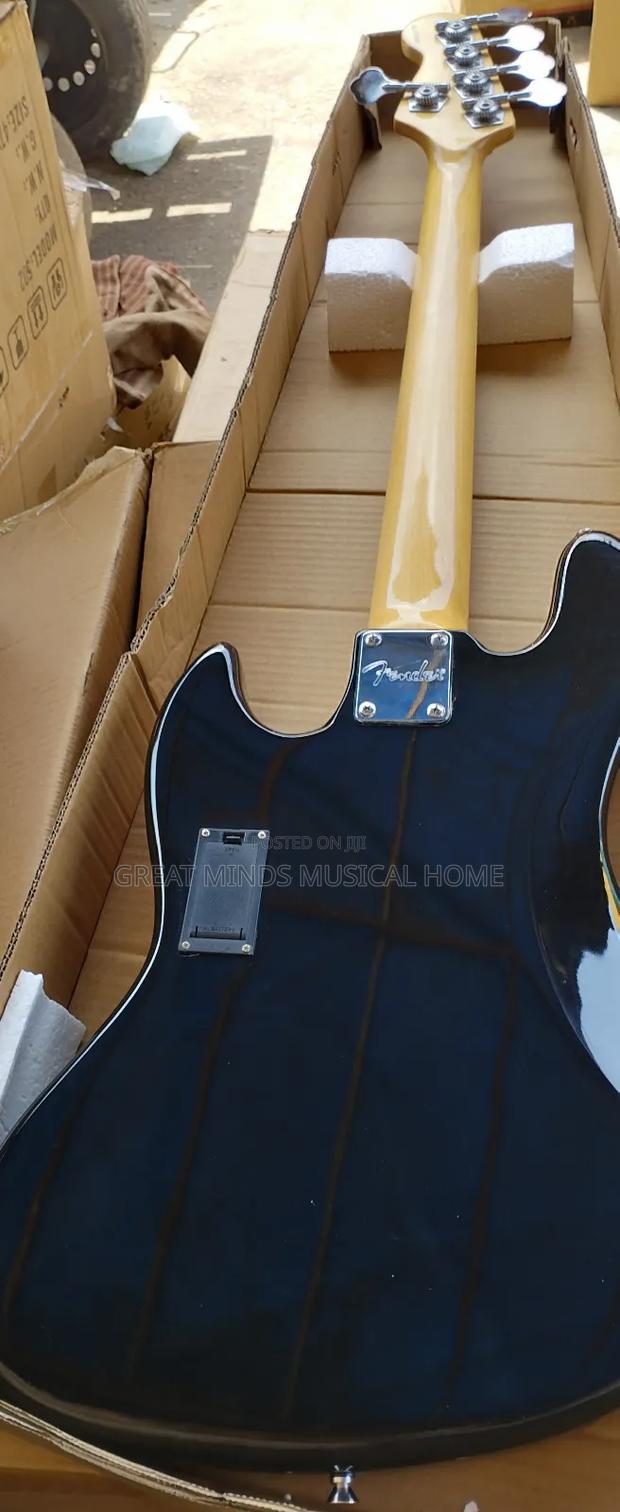 Fender Active Bass Guitar · Photo 2