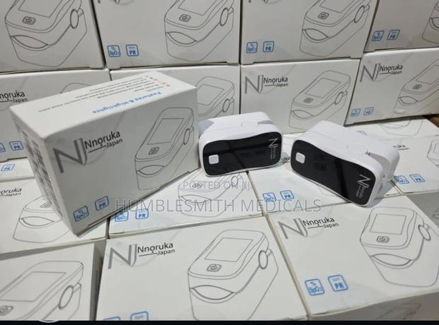 Finger Type Pulse Oximeter · Photo 1