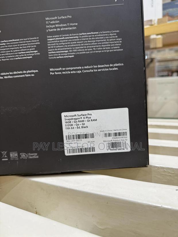 New Microsoft Surface Pro 11th Edition, a Copilot+ PC 16GB SSD 512GB · Photo 4