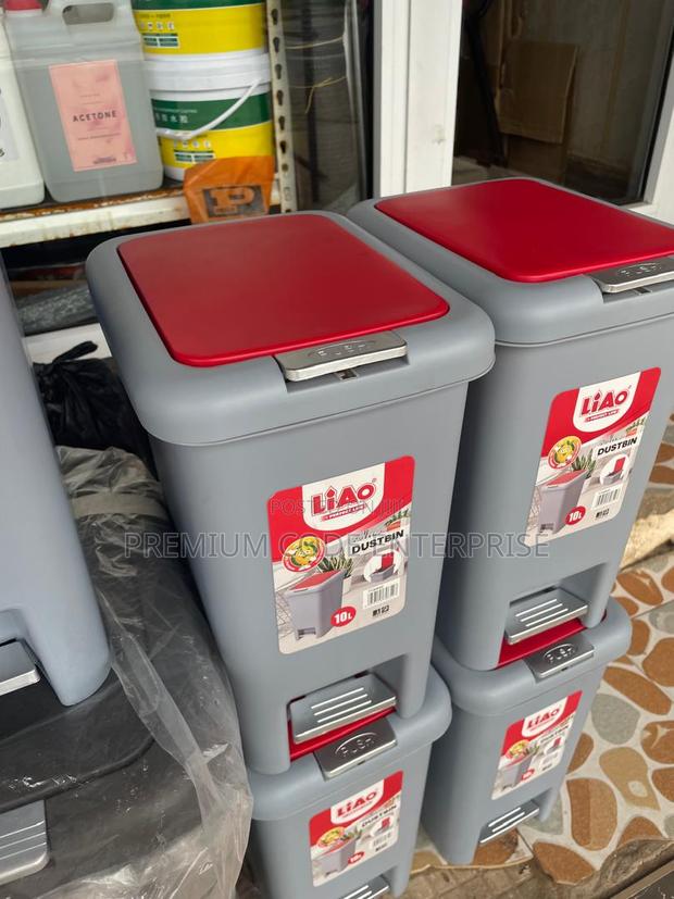 10 Liter Plastic Step-on Dustbin With Double Cover · Photo 2