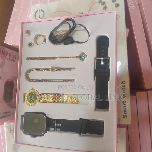 H69 Plus Smart Watch · Photo 1