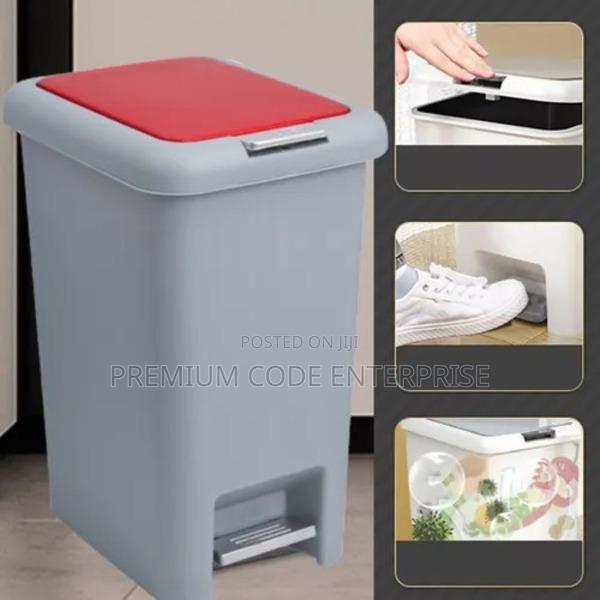 10 Liter Plastic Step-on Dustbin With Double Cover · Photo 3
