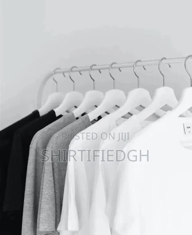 Gildan Plain Tees · Photo 1