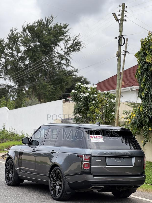 Land Rover Range Rover Vogue 2019 Gray · Photo 8