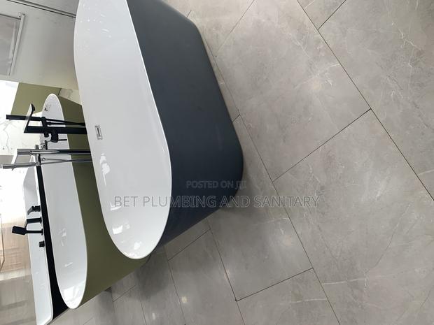Jacuzzi Bathtub With Tap Complete_bathtub · Photo 2