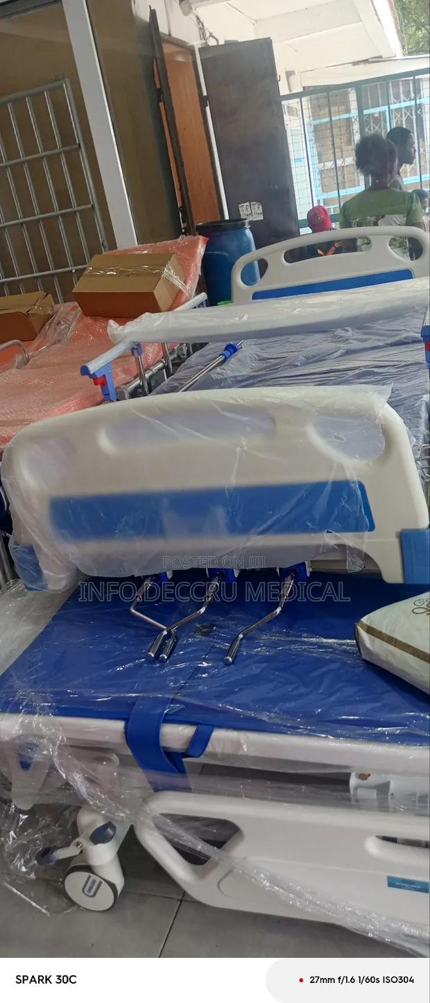 Hospital Bed 3cranks (Head, Middle and Leg Adjustable) · Photo 1