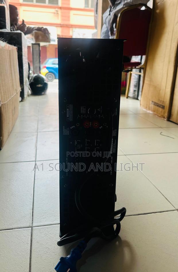 Crest Audio Ca30+ Bass Amplifier · Photo 2