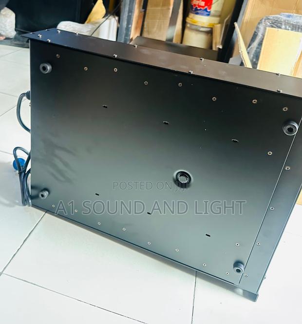 Crest Audio Ca30+ Bass Amplifier · Photo 3