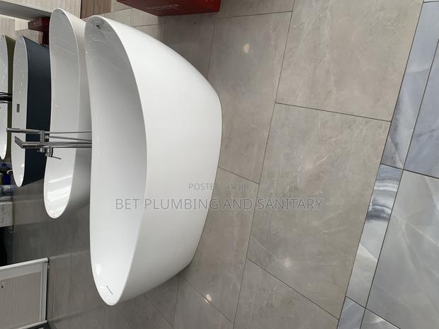 Jacuzzi Bathtub With Tap Complete(White)_aclyric Bathtub · Photo 1