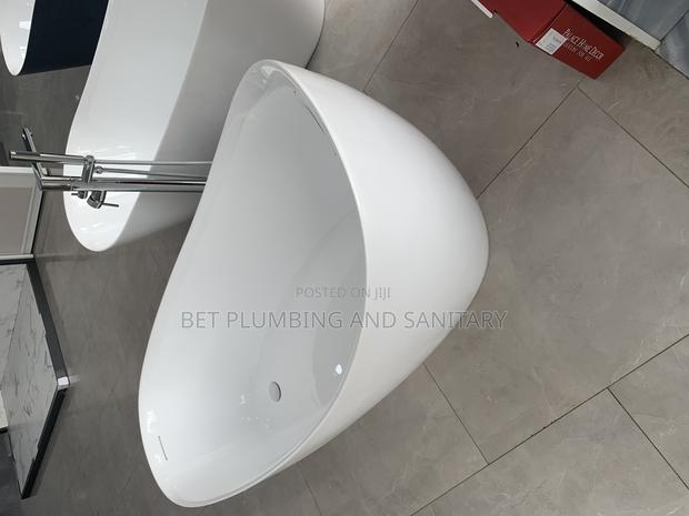 Jacuzzi Bathtub With Tap Complete(White)_aclyric Bathtub · Photo 2