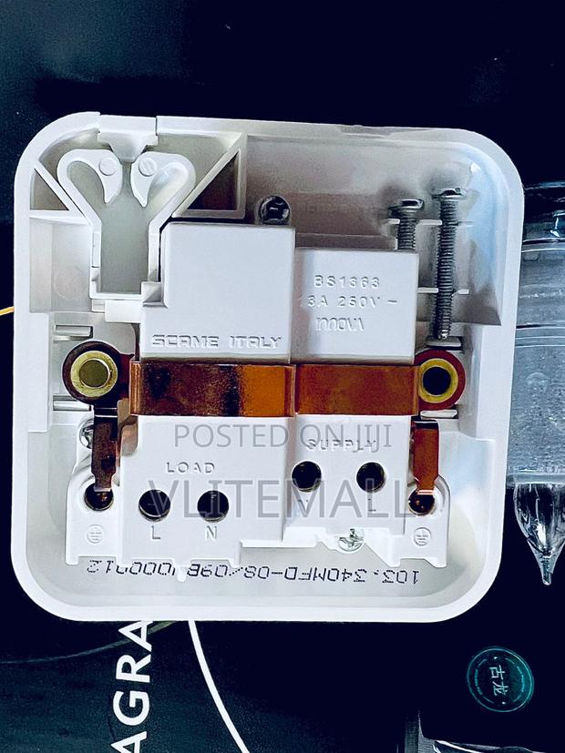 Scame Spur Unit With Fuse And Neon · Photo 2
