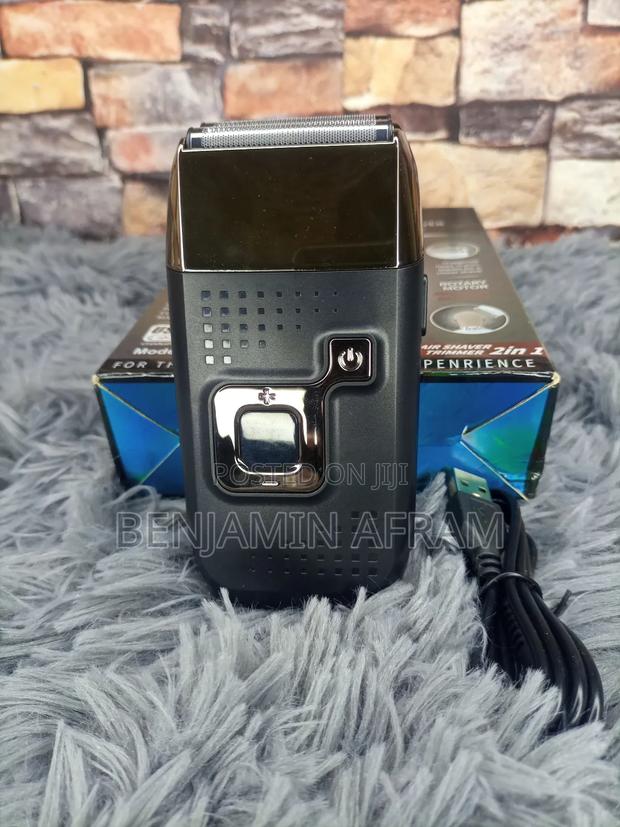 Reciprocating Electric Shaver · Photo 2