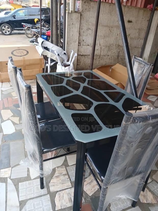 A Good Looking 4 Seater Dining Sets