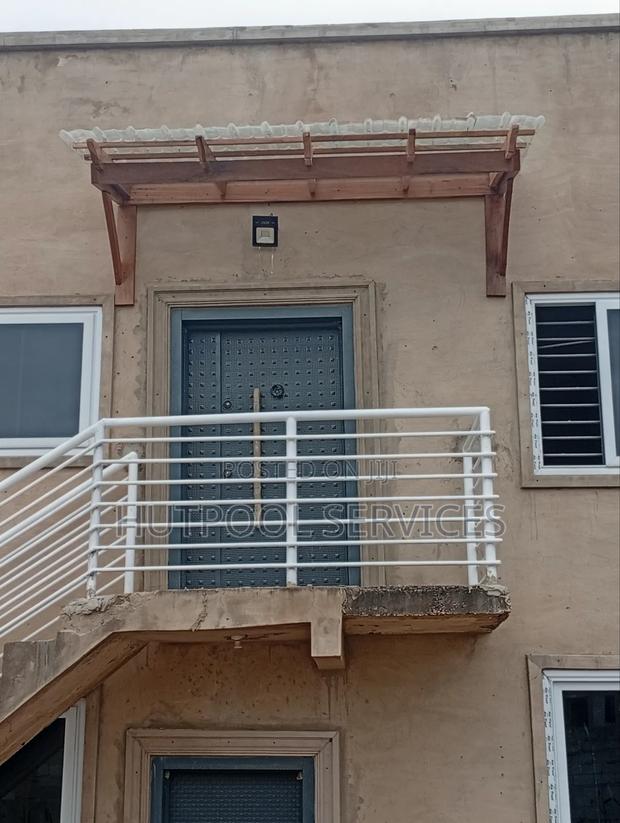 Rain Shelter · Photo 3