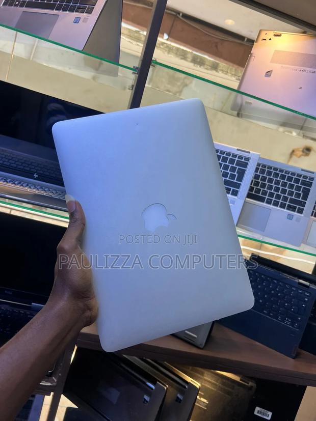 Laptop Apple MacBook Pro 2015 8GB Intel Core i5 SSD 256GB · Photo 2