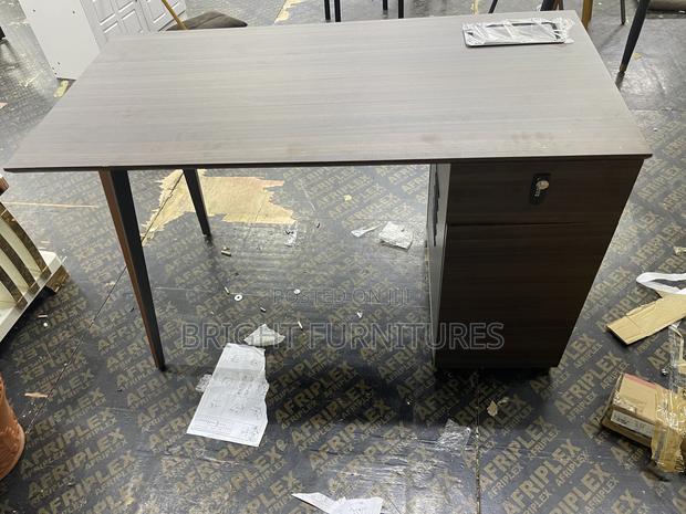 Wooden Office Desk · Photo 2