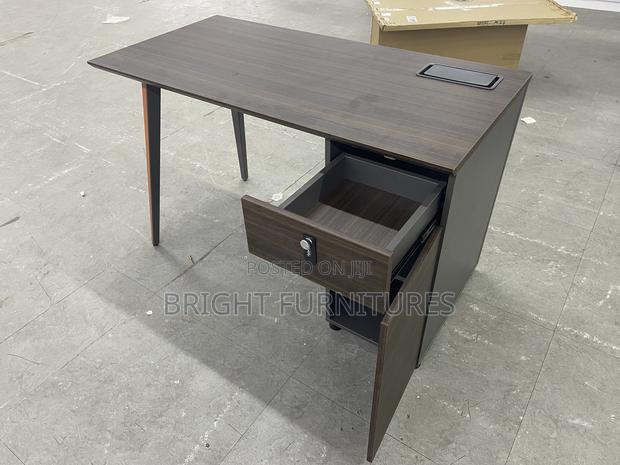 Wooden Office Desk · Photo 4