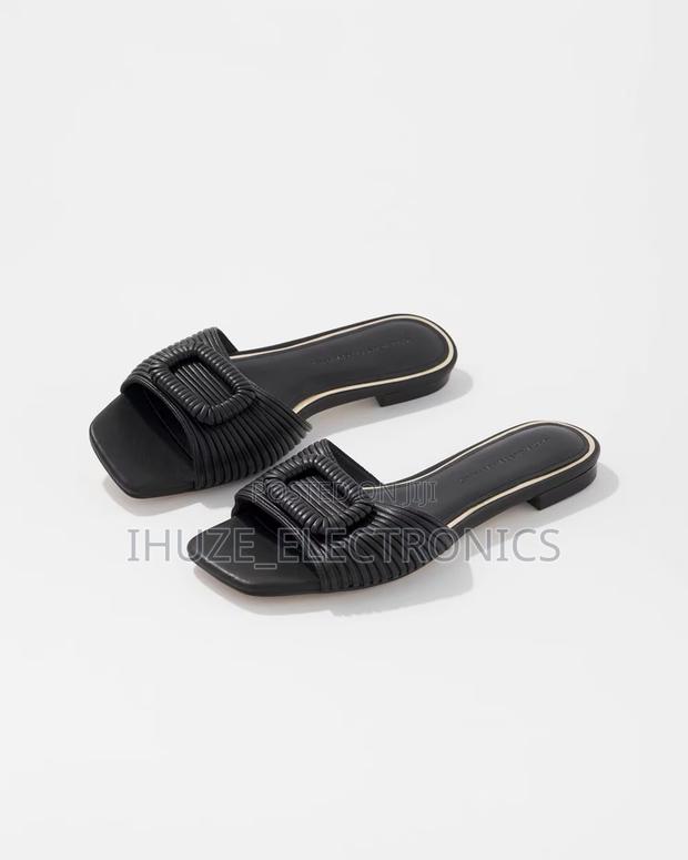 Modern Strappy Slide for Ladies (Us Size 8/9) · Photo 1