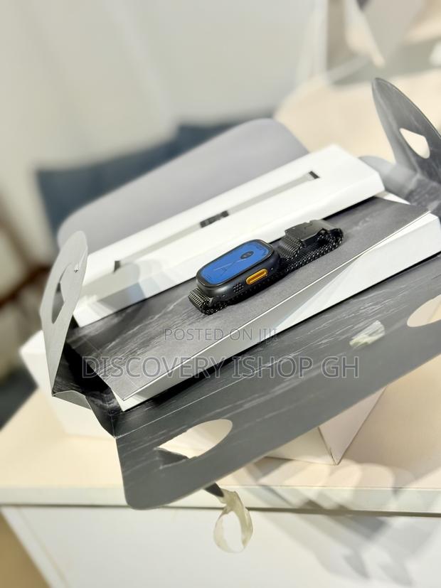Apple Watch Ultra 49mm Black Edition · Photo 1