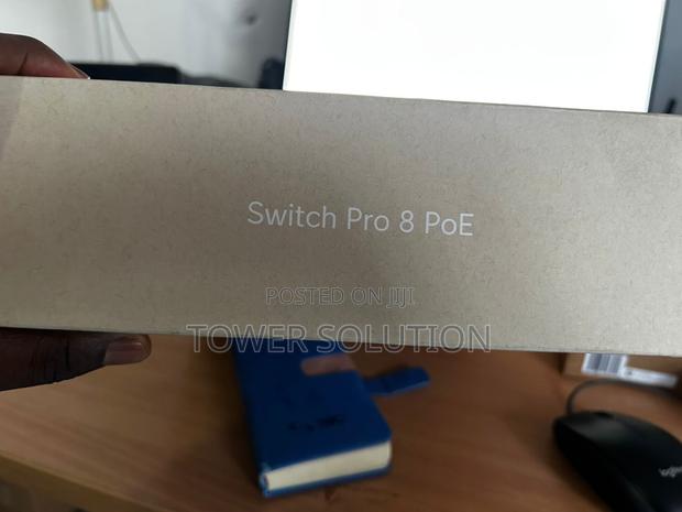 Ubiquity Unifi Pro 8 Poe Switch · Photo 1