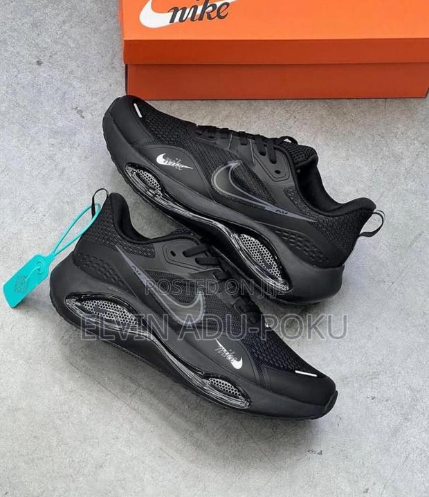 Nike Air Max Zoom Sneaker In Different Colours , Swipe >>>> · Photo 1